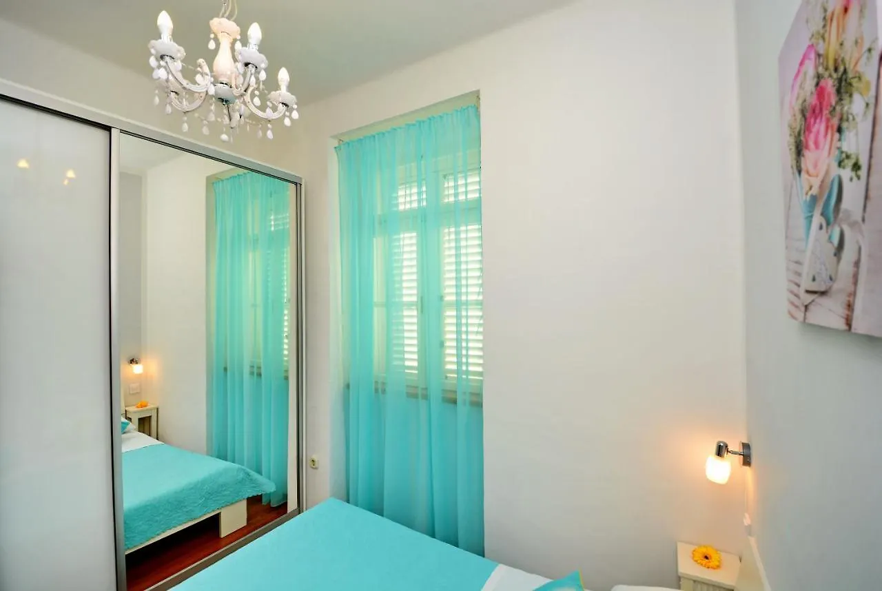 Miranda Apartments Zadar 0*,